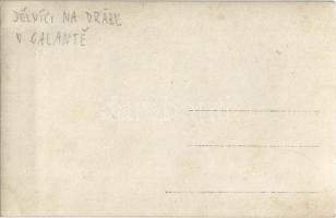 Galánta, vasutasok és munkások a vasútállomáson, vonat / Delnici na Draze / workers at the railway s...