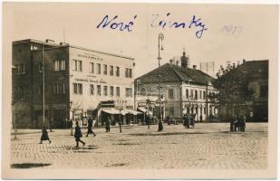~1950 Érsekújvár, Nové Zámky; tér, bank, Heitler üzlete / Ludová Banka UCSP / square, bank, shops (Rb)