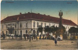 Érsekújvár, Nové Zámky; szálloda, Szentháromság szobor. 20. sz. 1918. Vasúti levelezőlapárusítás / hotel, Trinity statue (EK)