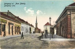 Érsekújvár, Nové Zámky; Battyányi utca, templom, Singer Co. varrógépek, Kosztelecz Ede üzlete / street, shops, church (EK)