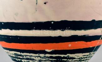 Gorka Lívia (1925-2011): Csíkos kaspó. Festett mázas kerámia, jelzett, repedéssel, máz hibával, m:13...