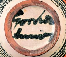 Gorka Lívia (1925-2011): Csíkos kaspó. Festett mázas kerámia, jelzett, repedéssel, máz hibával, m:13...