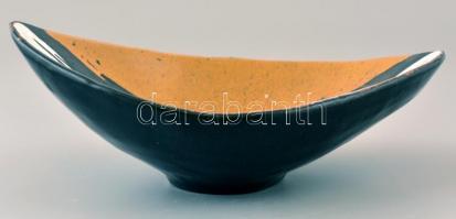 Gorka Lívia (1925-2011): Fehér csikós tálka, festett mázas kerámia, máz alatti hajszál repedésekkel,...