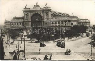 1931 Budapest VII. Keleti pályaudvar, vasútállomás, Baross szobor, villamos, automobil (vágott / cut)