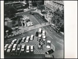 Reismann János (1905-1976): Budapest, Vörösmarty tér, pecséttel jelzett, feliratozott fotó, 18×24 cm