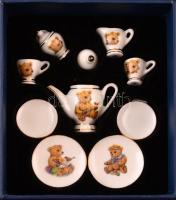 Reutter baba teás készlet, matricás, jelzett, hibátlan, eredeti dobozában, 11×9 cm