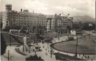 Budapest II. Moszkva tér (Széll Kálmán tér), Posta palota, villamosok, autóbuszok. Képzőművészeti Al...