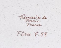 Kézzel festett jelzett francia fajansz tányér, jelzett ón peremmel, apró kopásnyomokkal, d:19,5 (23 ...