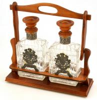 Whisky és konyak tárolására szolgálat üvegpalack, 2 db, fa tartóban, jó állapotban, 30×28 cm