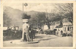 1917 Rijeka Crnojevica, Hauptplatz und Brunnen / main square, fountain, vendors, soldiers + K.u.K. Kommando des Turmfort Goorazda (fa)