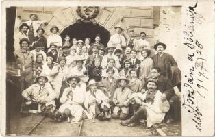 1914 Torda, Turda; bányászok a sóbánya előtt / miners in fron of the salt mine. photo (fa)