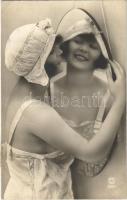 1928 Gently erotic lady (EK)
