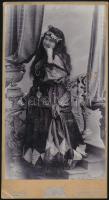 cca 1890 Miskolc, a Dunky fivérek műtermében készült, keményhátú, vintage fotó, cigánylánynak öltözött naiva, 19,7x10,5 cm