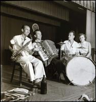 1956 Privát felvételek (nem a forr. eseményekről!), 43 db vintage NEGATÍV, a tároló tasakokon felira...