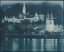 cca 1935 Budapest éjszakai kivilágításban, 2 db jelzés nélküli vintage fotó, 18x22,5 cm és 19,3x27 c...