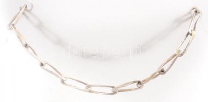 Ezüst(Ag) ovális szemes karkötő, jelzett, h: 22 cm, nettó: 5,5 g