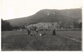 1928 Katalinpuszta (Szendehely), kirándulók. photo (ragasztónyom / gluemark)