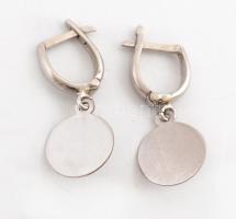 Ezüst(Ag) körlapos fülbevalópár, jelzett, h: 2,8 cm, nettó: 2,7 g