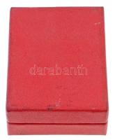 ~1970. "A közlekedés kiváló dolgozója" zománcozott kitüntetés tokban, minatűrrel T:2 tok s...