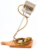 Egyedi asztali lámpa, fém-fa, bekötve, működik, m: 37 cm