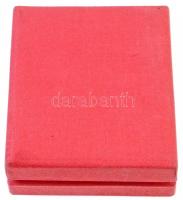 ~1970. "Kiváló Szövetkezeti Munkáért" aranyozott, zománcozott fém jelvény miniatűrrel, tok...