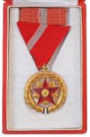 1957. Szocialista Munkáért Érdemérem zománcozott fém kitüntetés mellszalagon, szalagsávval, dísztokban T:1-  NMK.: 604.