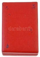 1957. "Szocialista Munkáért Érdemérem" zománcozott fém kitüntetés mellszalagon, szalagsávv...