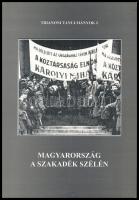 Szilassy Sándor: Magyarország a szakadék szélén. Trianoni tanulmányok I. Kaposvár, 1997., Magyar Nemzeti Történeti Társaság. Kiadói papírkötés.