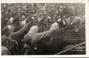 Riga feeding poor people from HMS Cavacon 1921 Photo