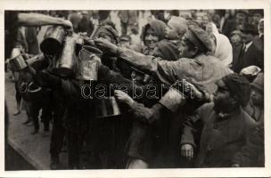 Riga feeding poor people from HMS Cavacon 1921 Photo
