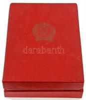 ~1950. "Szakma Kiváló Dolgozója" zománcozott kitüntetés, hátlapon gravírozott "20390&...