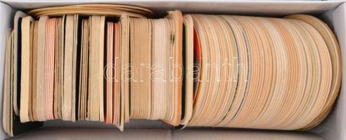 Vegyes modern cipősdoboznyi söralátét