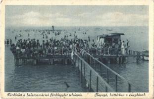 1929 Balatonmáriafürdő, fürdőélet a fürdőegylet telepén, napozó háttérben a csúzdával (EK)