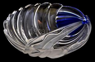 Lapos kínáló tál. Formába öntött, csiszolt üveg, anyagában színezett, kevés kopással. d: 32 cm
