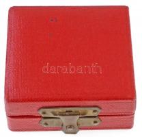 ~1970. "Magyar-Szovjet Baráti Társaság" zománcozott, aranyozott jelvény, eredeti tokban (2...