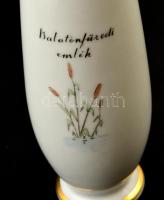 Aquincum porcelán. Balatonfüredi emlék. Kézzel festett, jelzett, kopott. 20 cm