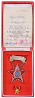 ~1950. Kiváló dolgozó Rákosi-címeres zománcozott fém kitüntetés, miniatűrrel, eredeti tokban, viselői igazolvánnyal gépiaranyozó részére T:2