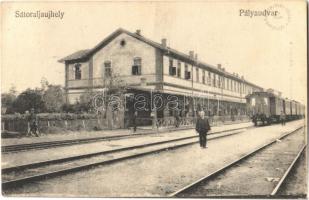 1927 Sátoraljaújhely, Pályaudvar, Vasútállomás, vasutasok. Vasúti Levelezőlapárusítás 4835. + SÁTORALJAÚJHELY - BUDAPEST 34 C vasúti mozgóposta bélygező (EK)