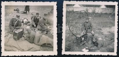 Rádiós katonák fotói R2 és R6 rádiókkal, 2 db Glaser fotó. Veszprém, Balatonalmádi. 6x6 cm