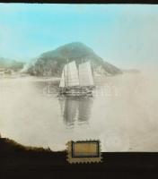 cca 1900 Üvegnegatívok, diák, fekete-fehér és színezett, különböző országokból, Magyarország, Kína, ...