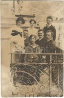 1903 Fiume, Rijeka; előkelő társaság az erkélyen, férfi zsidókról szóló olvasmánnyal / gentlemen and ladies on the balcony, man reading about Jewish people. photo (EK)