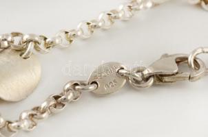 Ezüst(Ag) ívelt, lamella-csüngős karkötő, jelzett, h: 19,5 cm, nettó: 10,3 g