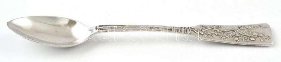 Ezüst(Ag) virágmintás címeres kanál, jelzett, h: 11,2 cm, nettó: 11,6 g