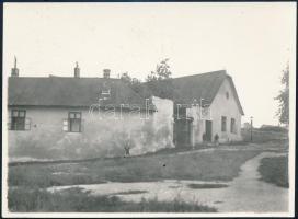 1933 Budapest, Tabán, A Kör utca 7. számú ház, hátoldalon feliratozott fotó, szép állapotban, 8×11 cm