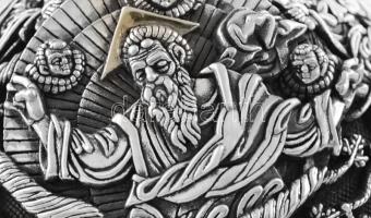 Nagy méretű masszív, ezüst tojás. Szentek és a Szűzanya figurális díszítésével 72 mikron ezüst réteg...