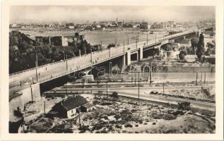 Budapest, Sztálin híd - 2 db modern városképes lap (Képzőművészeti Alap Kiadóvállalat) / 2 modern town-view postcards, Stalin Bridge