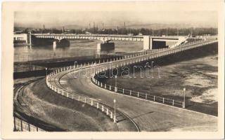 Budapest, Sztálin híd - 2 db modern városképes lap (Képzőművészeti Alap Kiadóvállalat) / 2 modern to...