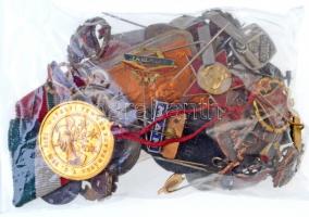 43db-os vegyes magyar és külföldi szocialista kitüntetés, sportérem, jelvény tétel, közte "Ruházati Spartakus S.K." Br jelvény (23x30mm), 1976. "Spartacus turisták - II. Rákóczi Ferenc jubileumi emléktúrák" fém plakett (49x40mm)  T:vegyes