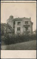 1927 Budapest II., Veronika utca 4., feliratozott fotó, felületén törésnyomok, 13×8 cm