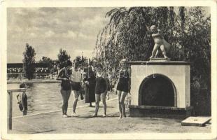 1937 Hajdúszoboszló-gyógyfürdő, ivókút a strandon. Wohlberg hírlapiroda kiadása (EB)